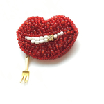 くいしんぼうさんの唇/ビーズ刺繍ブローチ