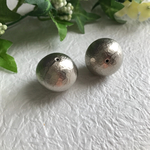 ヴィンテージアクリルビーズ マットシルバー2個セット