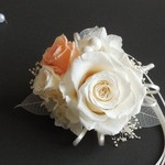 プリザーブドフラワー コサージュ ホワイト×オレンジ 卒業式、入学式に