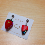 キラキラいちごのイヤリング