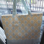 ブルーのダマスク柄トートバッグ