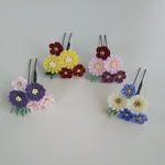 つまみ細工  ひな菊と小花のUピン飾り