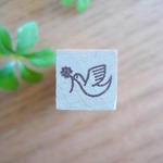 【SALE】響工房オリジナルミニスタンプ*1.3×1.4cm角*鳥とクローバー