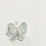 さわやかな蝶々の刺繍ブローチ