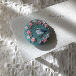  🌸青空と桜と小鳥🌸 刺繍ブローチ