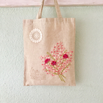 ピンクフラワーブーケの羊毛刺繍トート