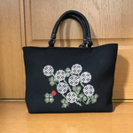 手刺繍のバッグ
