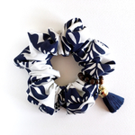 ＬＯＣＯ❤︎girl White＆navy ハワイアン シュシュ