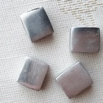銀色レクタングル　インドビーズ　12X14mm 4個