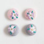 IMPORT【4個】花柄刺繍カボション＊くるみボタン＊
