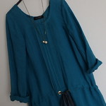 ピンタック入り　Linen100％のワンピース　ターコイズ