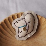 動物のぷっくり布ブローチ（リス）