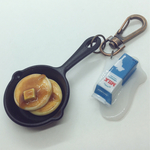 ホットケーキとこぼしmilk.バッグチャーム