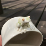 カエルのくっ付いた湯呑み
