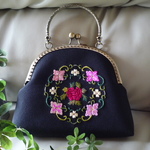 日本刺繍のがま口（お花持手）（花丸紋‐３）