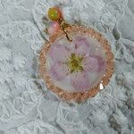 桜の押し花　ネックレストップ