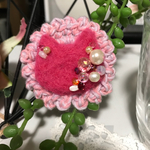 春爛漫 ピンクのきらきらにゃんこのブローチ