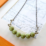 小枝のマットグリーンパールネックレス
