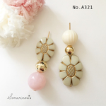 No.A321 可愛く上品に✧︎ お花のアシンメトリー ピアス / イヤリング
