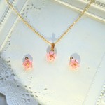 高品質16Kgpチェーンの桜一片のネックレス  🌸🌸