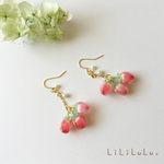 仲良し3粒のイチゴのピアス/イヤリング