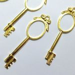 ◆送料込み！◆鍵のチャーム・レジンにも！ゴールド