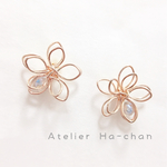 ＊小さな ピンクゴールド ワイヤー フラワー＊ピアス/イヤリング 