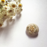 ミモザ の ブローチ