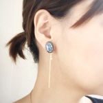 艶グレー×ミニパールのシックなピアス