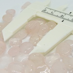 20ｇ♪ころころ天然石ローズクォーツ加工品♪バルク品のため産地混載♪原石.鉱石.鉱物.上質天然石の幻想的なファンタジーアイテム♪