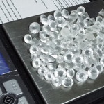 ⭐️目玉商品⭐️  50ｇ♪限定品♪メーカーバルク品♪きらころクリスタルガラス製CZ♪訳あり品：傷やクラックあり♪原石.鉱石.鉱物.上質天然石の幻想的なファンタジーアイテム♪