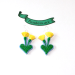 咲きかけ手刺繍ピアス