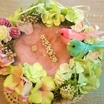 *再販*色とりどりのお花に囲まれた小鳥たち♪（アクセサリー置き）《pink×green》