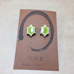 陶器の縁起物イヤリング★亀★黄緑
