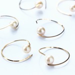 14kgf- twist hoop pearl ピアス