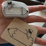 えんぴつにのった少女のメモはんこ
