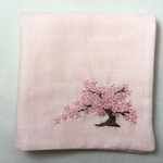 〈手刺繍〉桜の大木☆ふわふわwガーゼのハンカチ