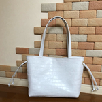 【SALE！】20％OFF 本革 クロコダイル型押し とっても軽い A4 トートバッグ