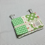 移動ポケット　いちごパッチ柄×黄緑　クリップ付き