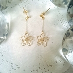 フラワーピアス