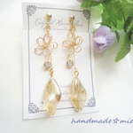 蜂蜜色のフラワーイヤリング（ピアス）ｈｏｎｅｙｇｏｌｄ