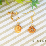 ミニチュアパン2種のぶらぶらイヤリング・ピアス