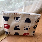 スタンプ猫柄のポーチ