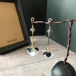 ✳︎スパンコールが揺れる華奢ピアス・ブラック✳︎