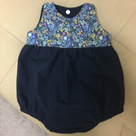 花柄×ネイビー ロンパース