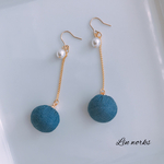 ブルーデニムポンポンピアス/イヤリング
