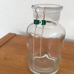 〈再販〉キューブなスワロとチェーンのピアス〈green〉