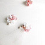 フラワー キャッチ white × rose earring 