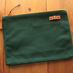 【~3月末限定企画】H1636　帆布のシンプルポーチ　M20　レトログリーン