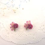 ハナミズキと深紅の薔薇プチブーケピアス・イヤリング